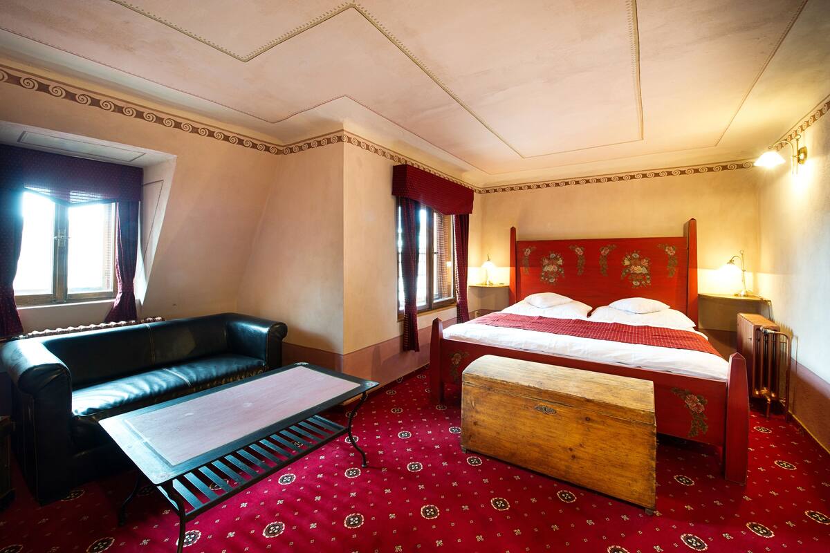 Room (Vera Ferbasova) | Premium bedding, individually decorated, individually furnished, desk