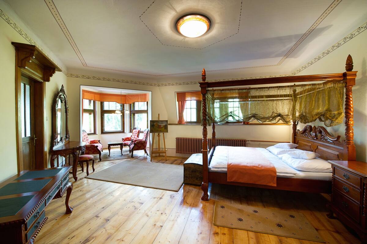 Room (Natasa Golova) | Premium bedding, individually decorated, individually furnished, desk