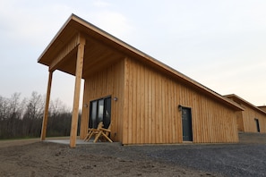 Deluxe chalet, 1 kingsize bed, uitzicht op meer | Terras