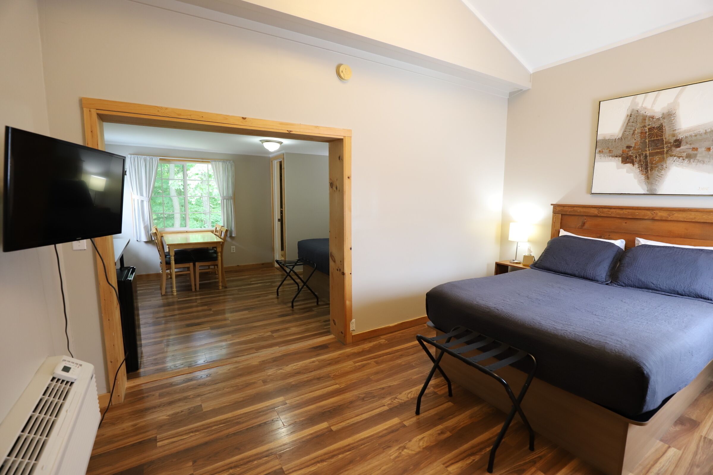 cabin, 2 queen beds | blackout curtains, iron/ironing board, free wifi, bed sheets