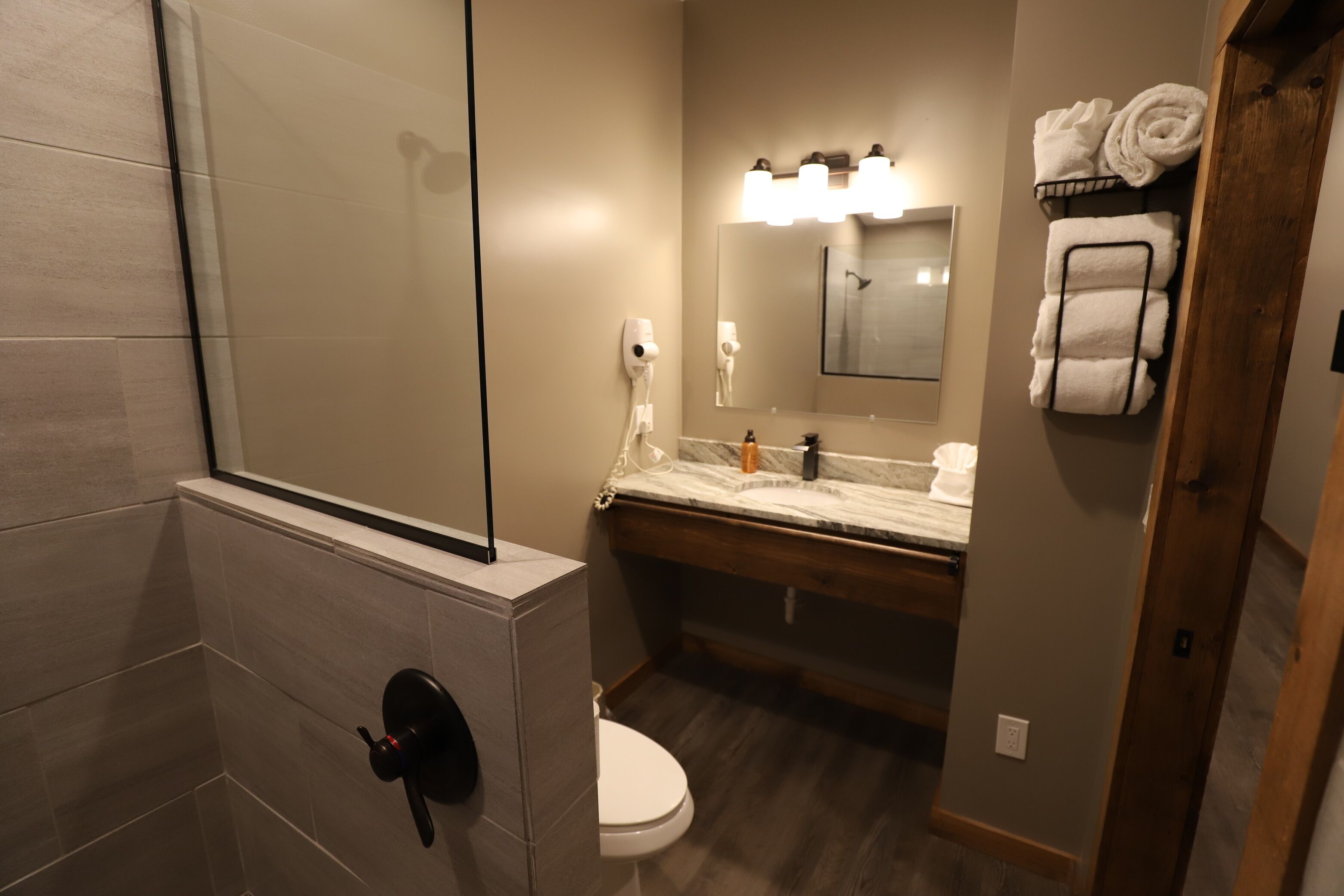 deluxe double room | bathroom | shower, hair dryer, towels