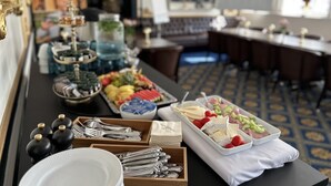 A buffet setup with various food items and utensils. - Godstedlund B&B (Oster Ulslev)