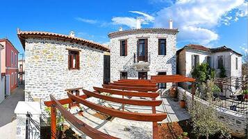 Paritalo | Yksilöllisesti sisustettu, yksilöllisesti kalustettu, työpöytä