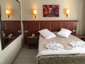 Family Room | 1 bedroom, minibar, desk, free cots/infant beds