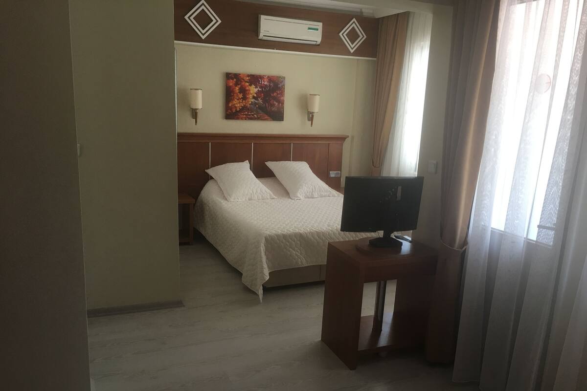Family Room | 1 bedroom, minibar, desk, free cots/infant beds