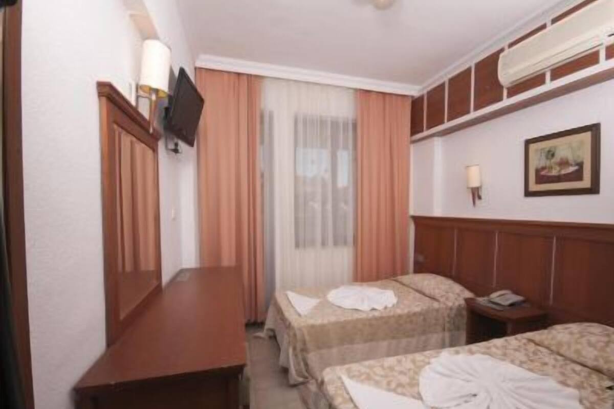 Standard Double or Twin Room | 1 bedroom, minibar, desk, free cots/infant beds