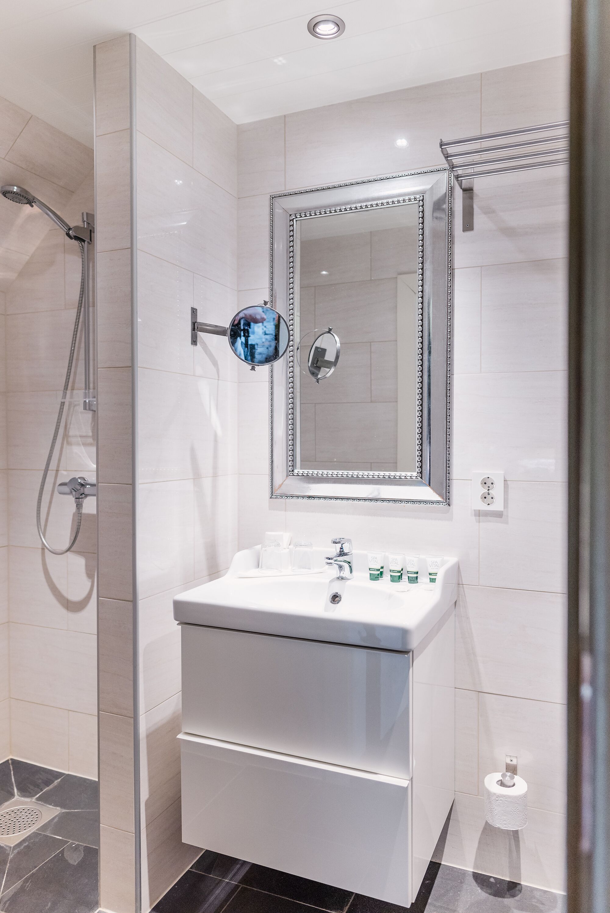 shower, free toiletries, hair dryer, towels