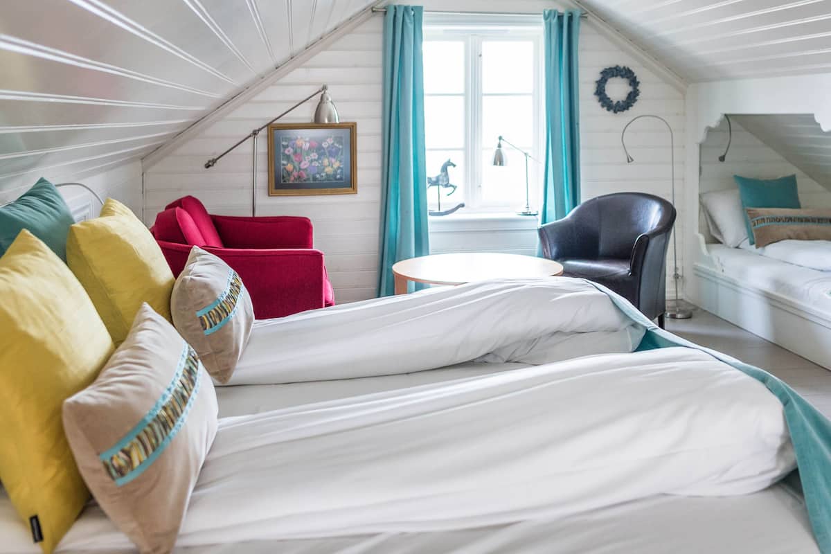 Camera (4 bed) | Con stile personalizzato, con arredamento individuale, una scrivania