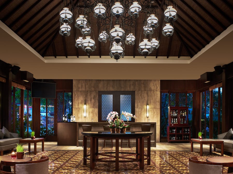 Lobby lounge