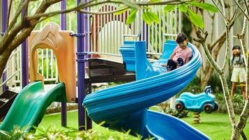 Children’s play area – outdoor
