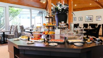 Tägliches inbegriffenes Frühstücksbuffet