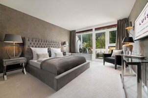 Decoración personalizada, muebles diferentes y escritorio 