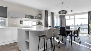 Luxury-Penthouse, 1 Schlafzimmer, Flussblick | Wohnbereich | Flachbildfernseher