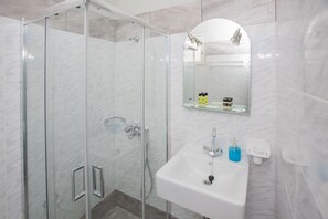 Shower, free toiletries, hair dryer, towels