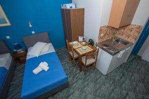 Fridge, stovetop, coffee/tea maker, electric kettle - Anastasia Studios (Kefalonia)