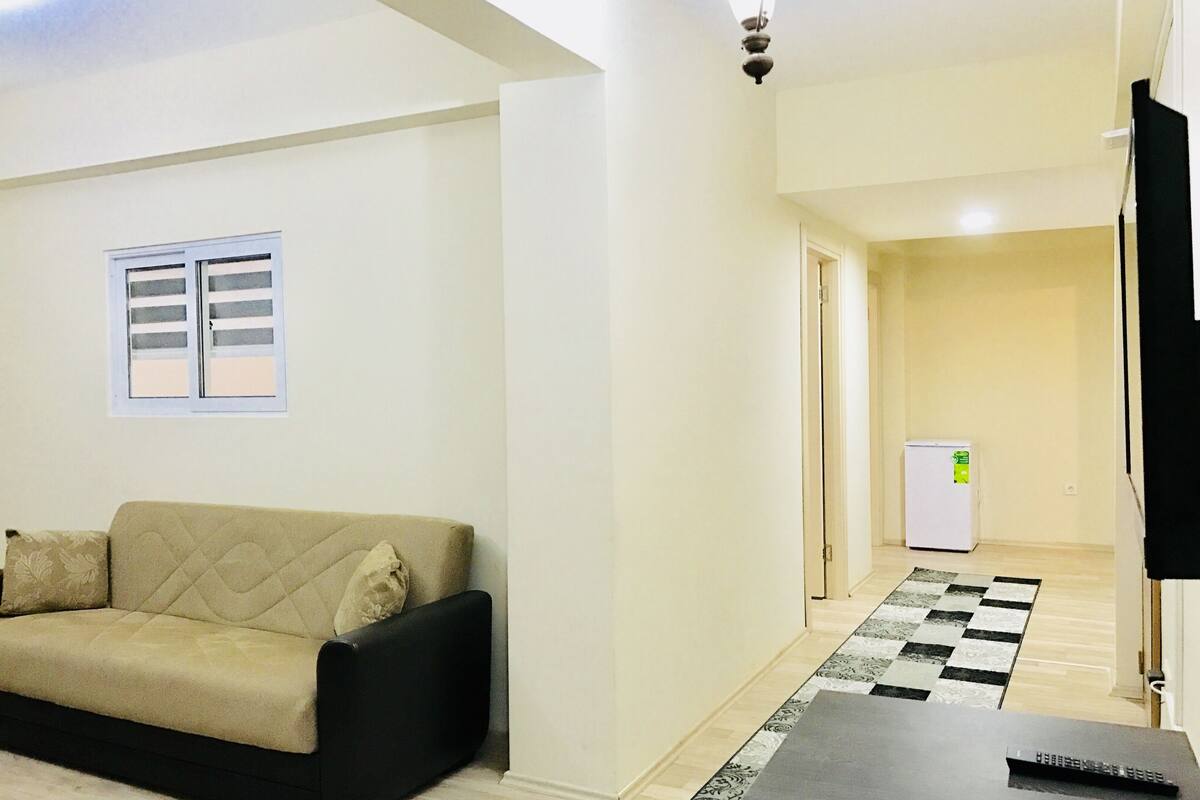 Suite estándar, 2 habitaciones | Área de sala de estar | Televisión de pantalla plana