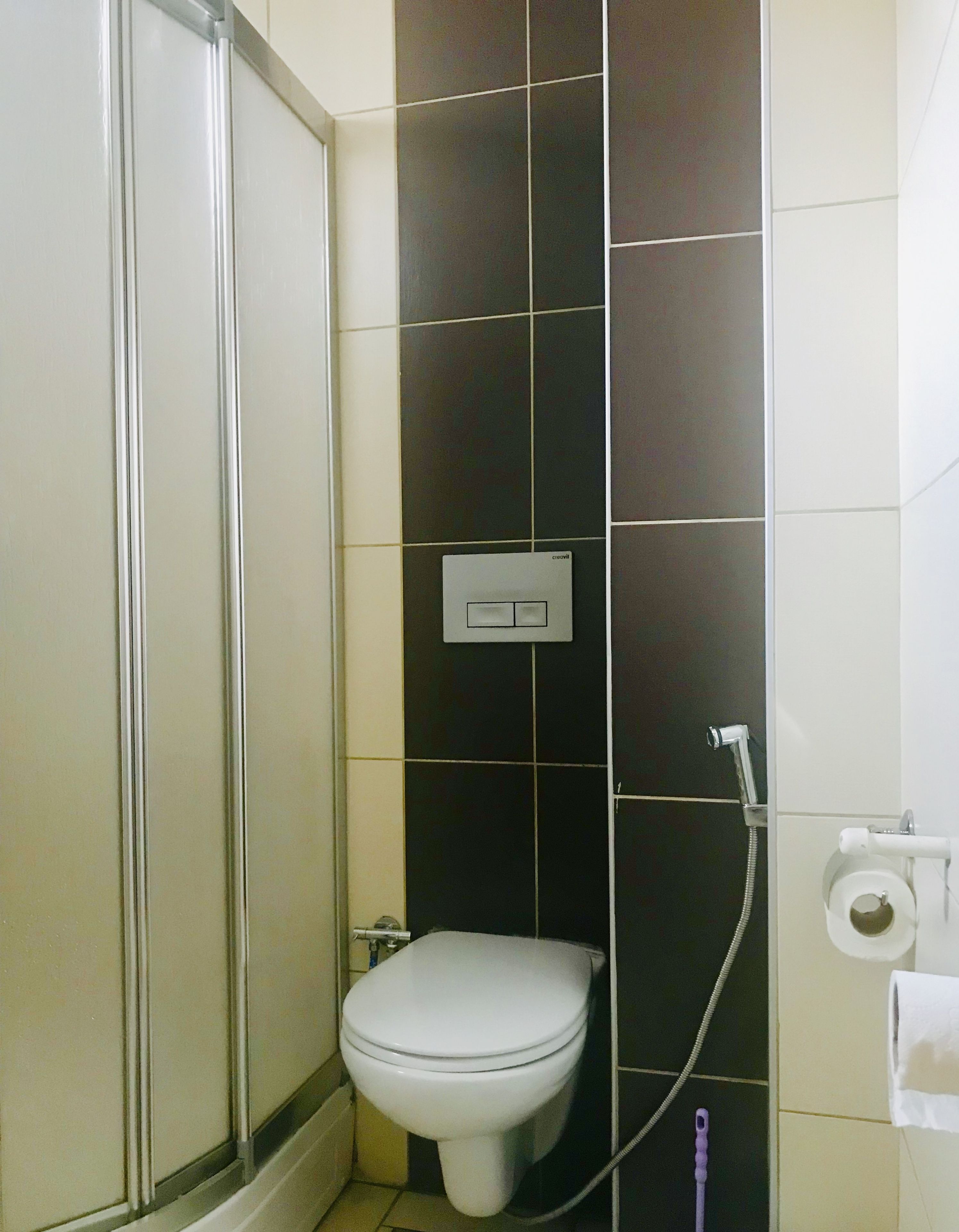 comfort suite, 2 bedrooms, kitchen, city view | bathroom | shower, designer toiletries, hair dryer, slippers