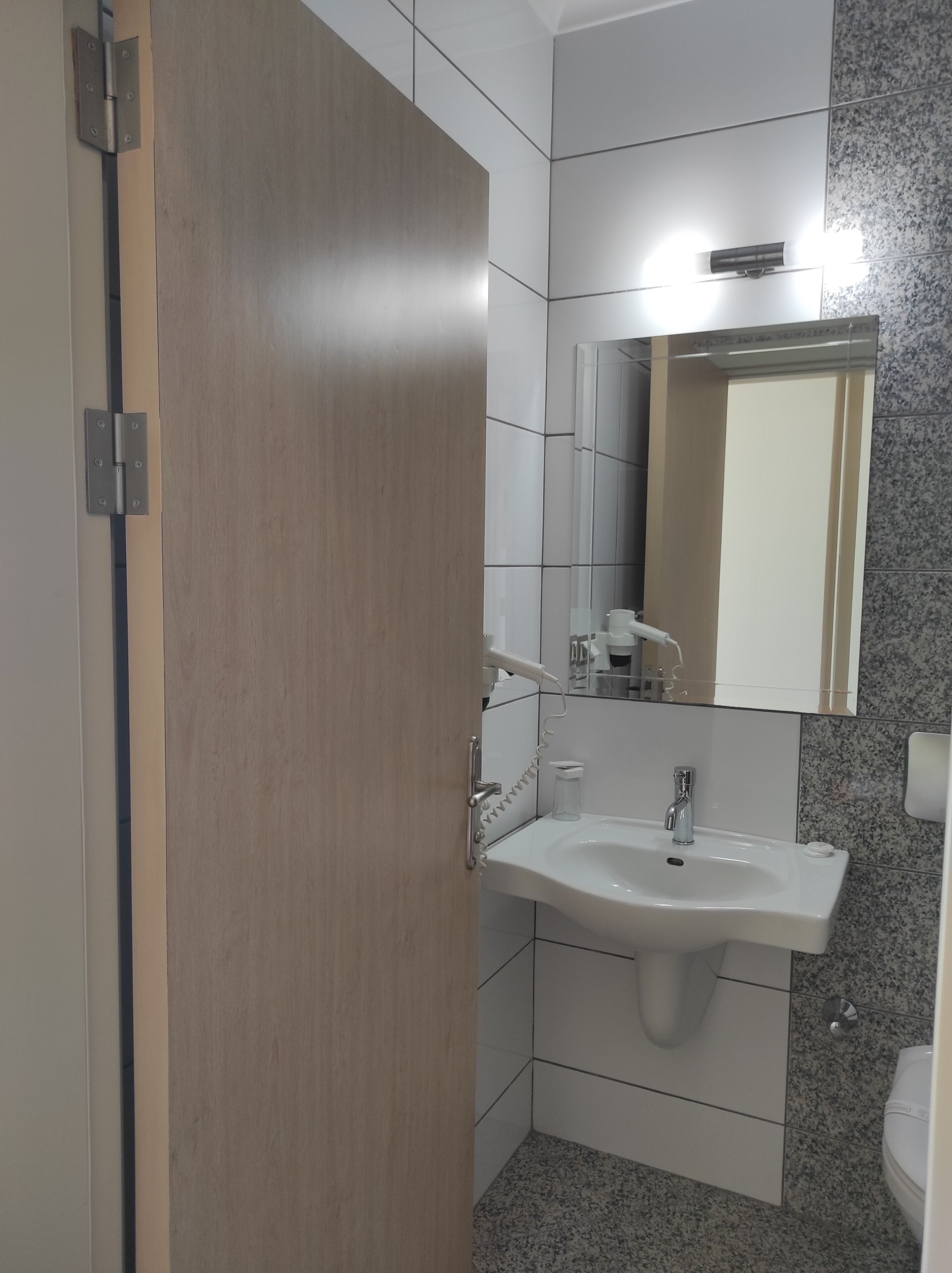 standard single room, 1 single bed, balcony | bathroom | shower, free toiletries, hair dryer, slippers