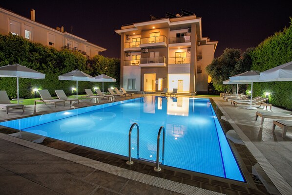 Outdoor pool - Cilek Marina Hotel (Cesme)