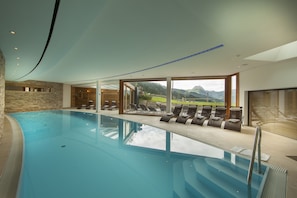 Innenpool, Liegestühle