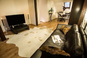Comfort Duplex, 1 Bedroom, Kitchen, City View (Lichtentaler Strasse 19) | Living room - Hotel Loehr (Baden-Baden)