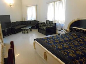 Luxury Suite | 1 bedroom, desk, iron/ironing board, free WiFi - ZUZU Hemkunt (New Delhi)