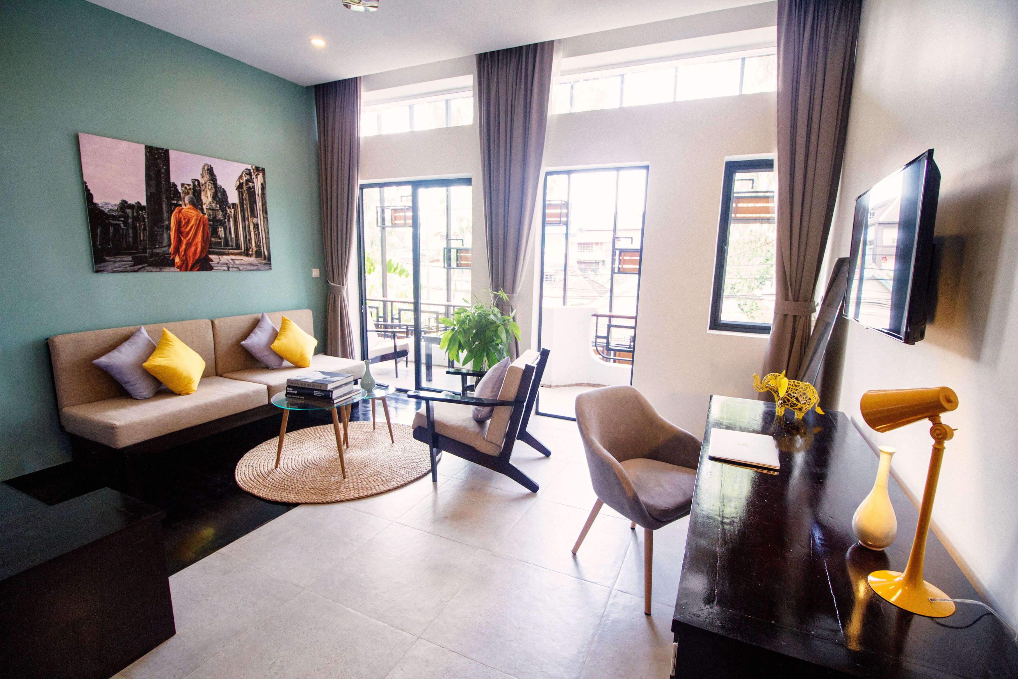 Signature Studio, Balcony, City View | Premium bedding, minibar, in-room safe, individually decorated