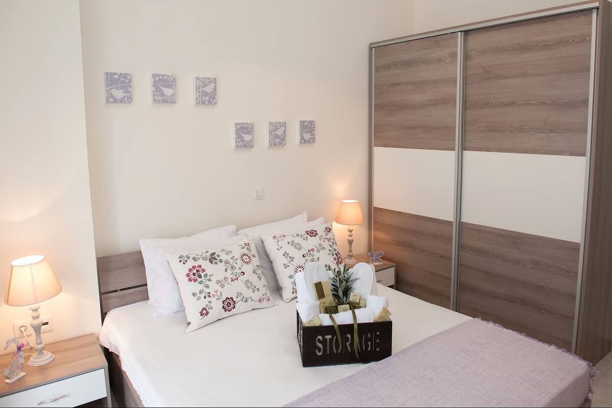 Apartment, 1 Bedroom (Peonia) | Desk, soundproofing, iron/ironing board, free WiFi