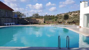 Piscine couverte, piscine extérieure