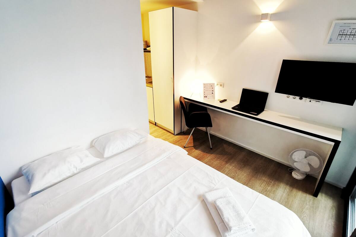 Chambre Double Ăconomique, 1 lit double, non-fumeurs, coin cuisine | Bureau, espace de travail pour ordinateur portable