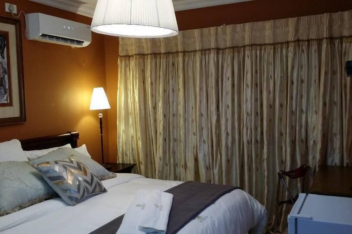 Deluxe Room | Premium bedding, Tempur-Pedic beds, desk, blackout drapes