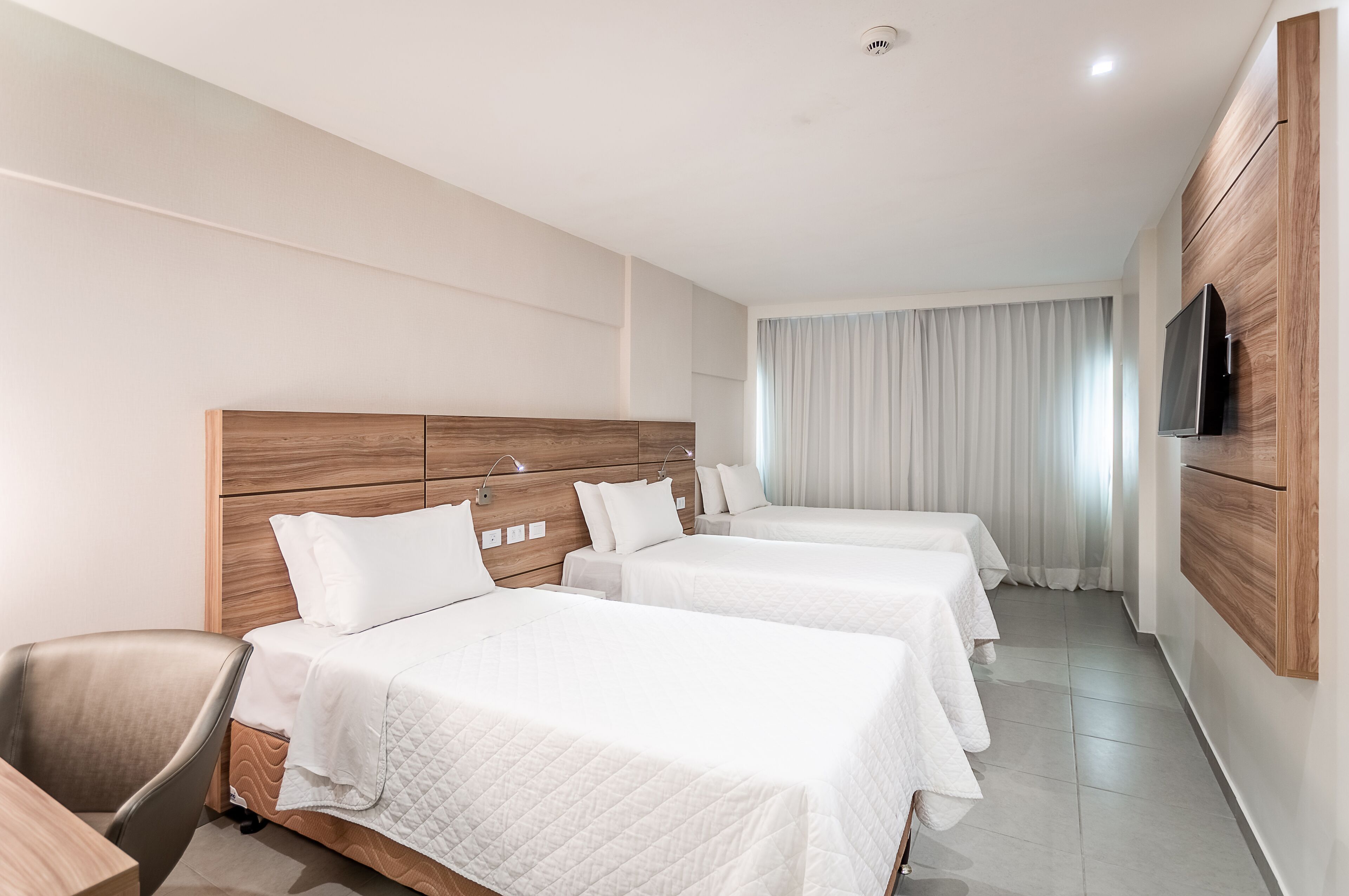 Minibar, in-room safe, laptop workspace, blackout drapes