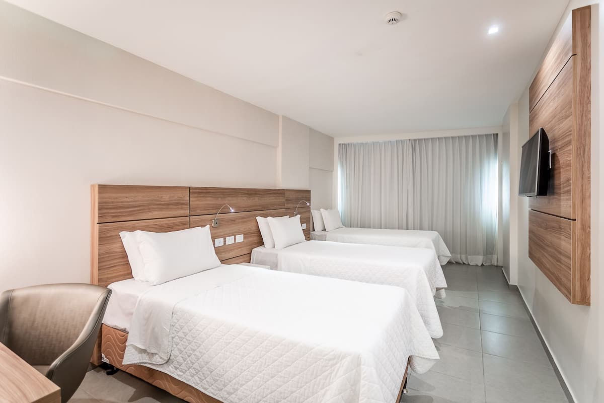 Standard Triplo - 3 Camas Solteiro | 1 phòng ngủ, minibar, két bảo mật tại phòng