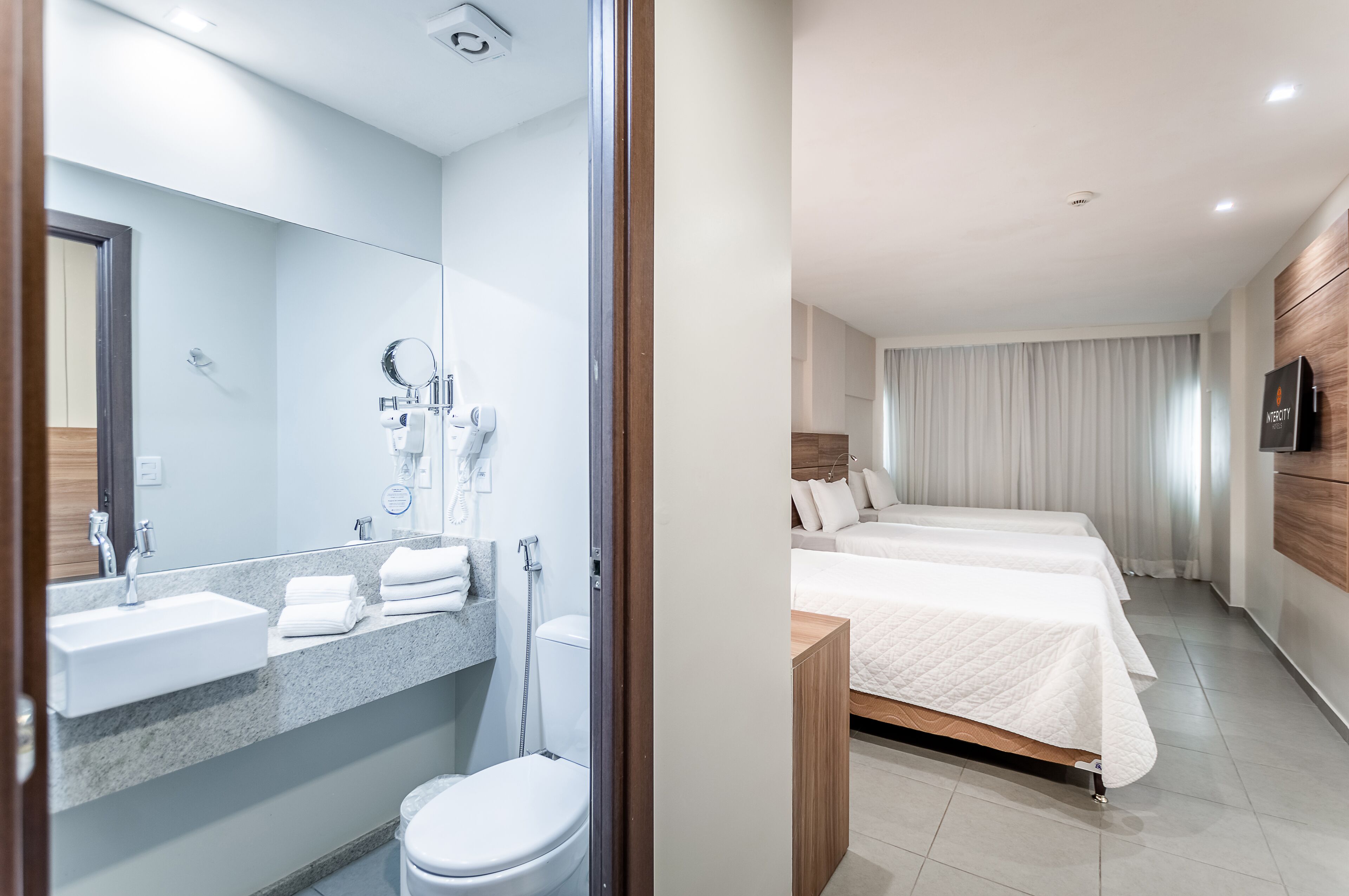 Minibar, coffres-forts dans les chambres