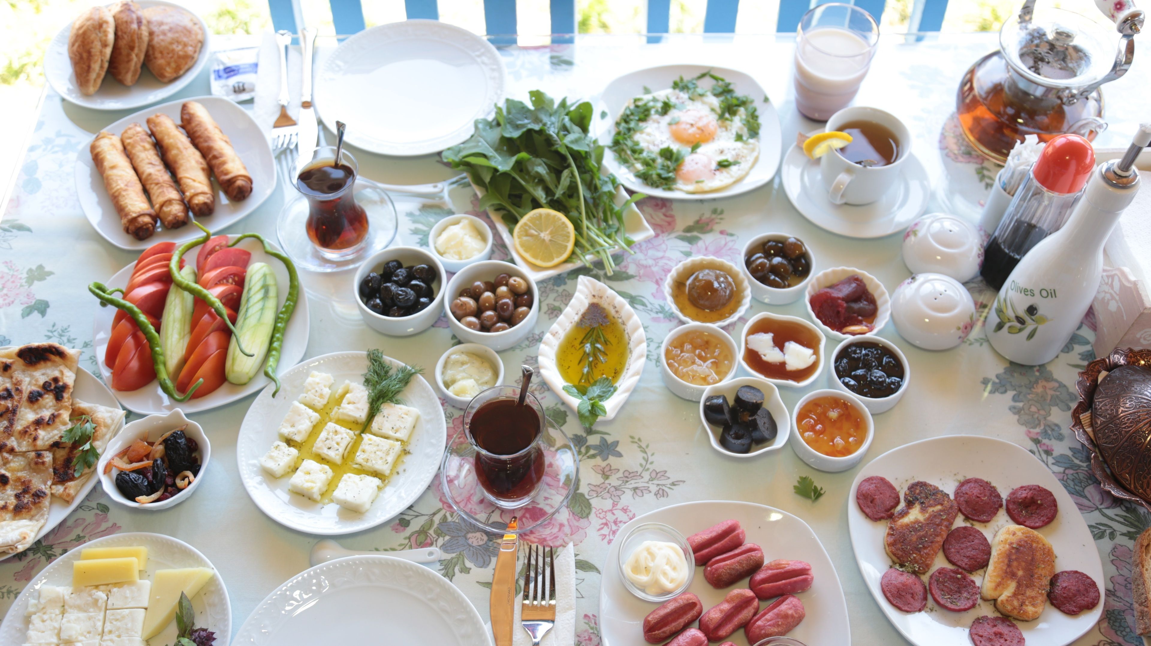 free daily full breakfast