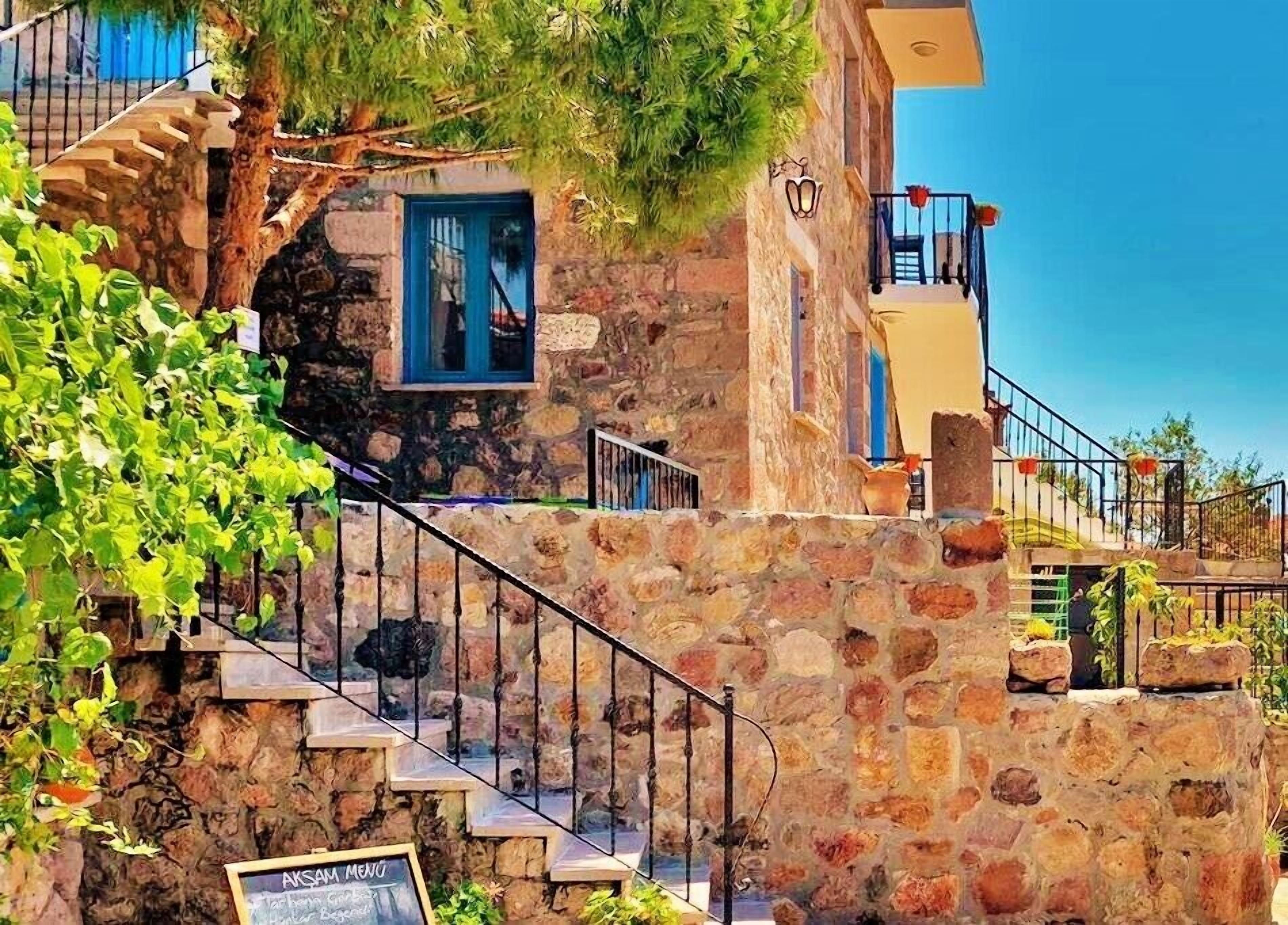 comfort room, multiple beds | 1 bedroom, premium bedding, free wifi, bed sheets