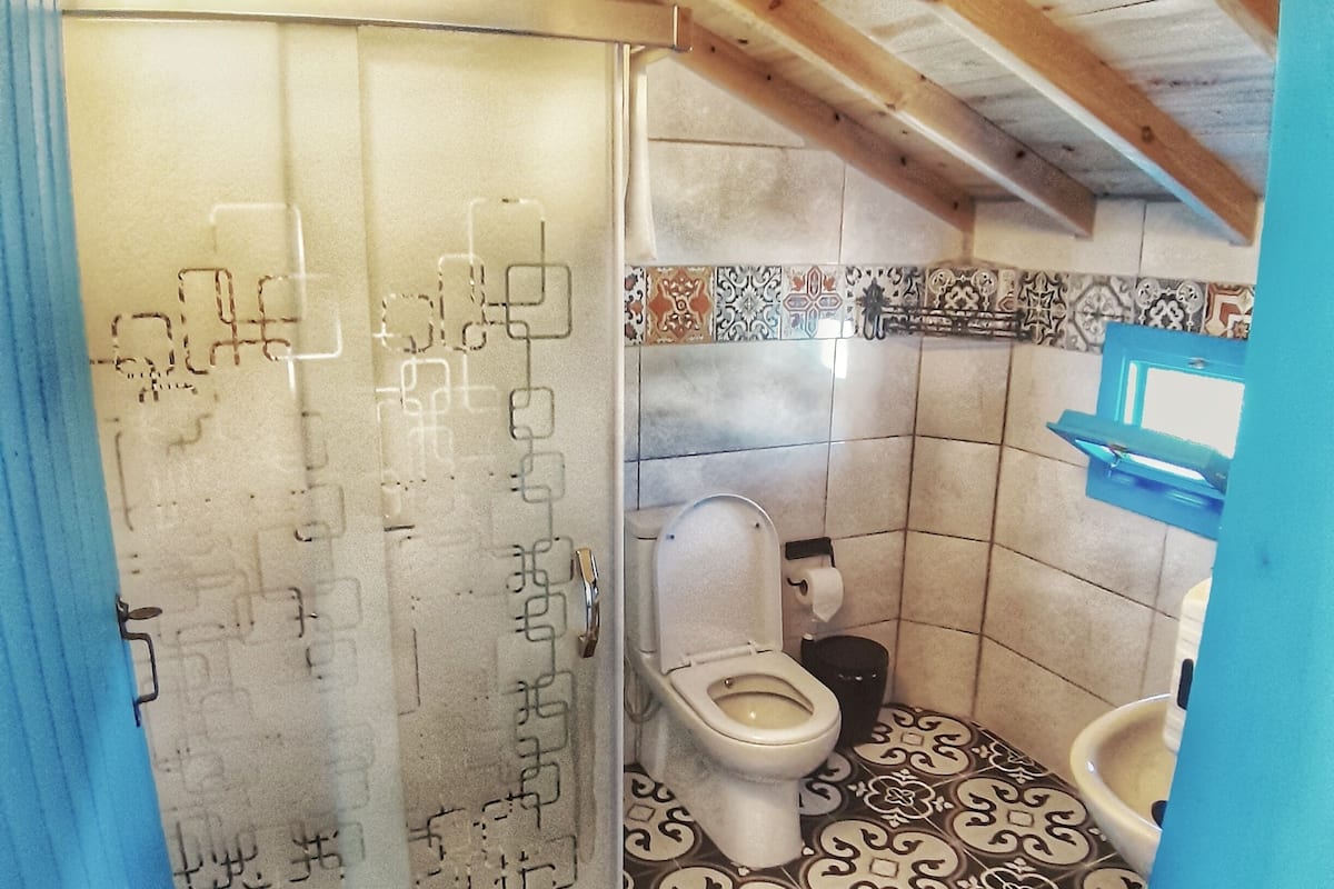 double room, terrace | bathroom | shower, free toiletries, hair dryer, slippers