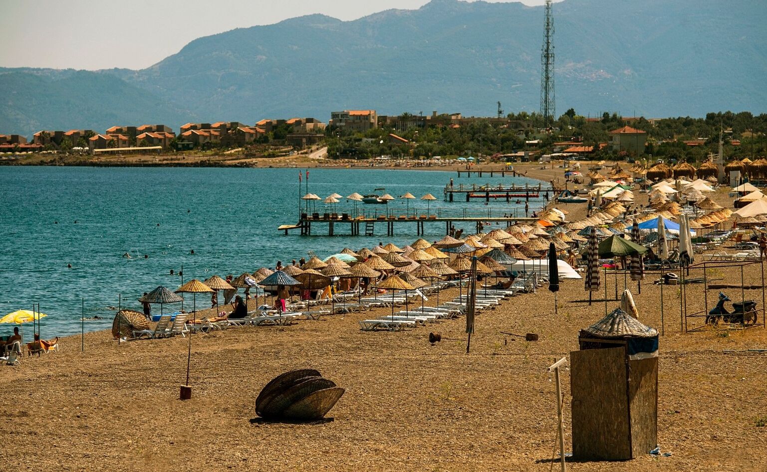 beach nearby, free beach cabanas, beach umbrellas