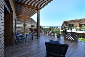 Suite Supérieure, 1 très grand lit et 1 canapé-lit | Terrasse/Patio