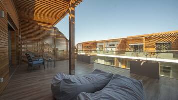 Suite Supérieure, 1 trÚs grand lit et 1 canapé-lit | Terrasse/Patio