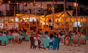 Déjeuner, dîner et souper servis sur place