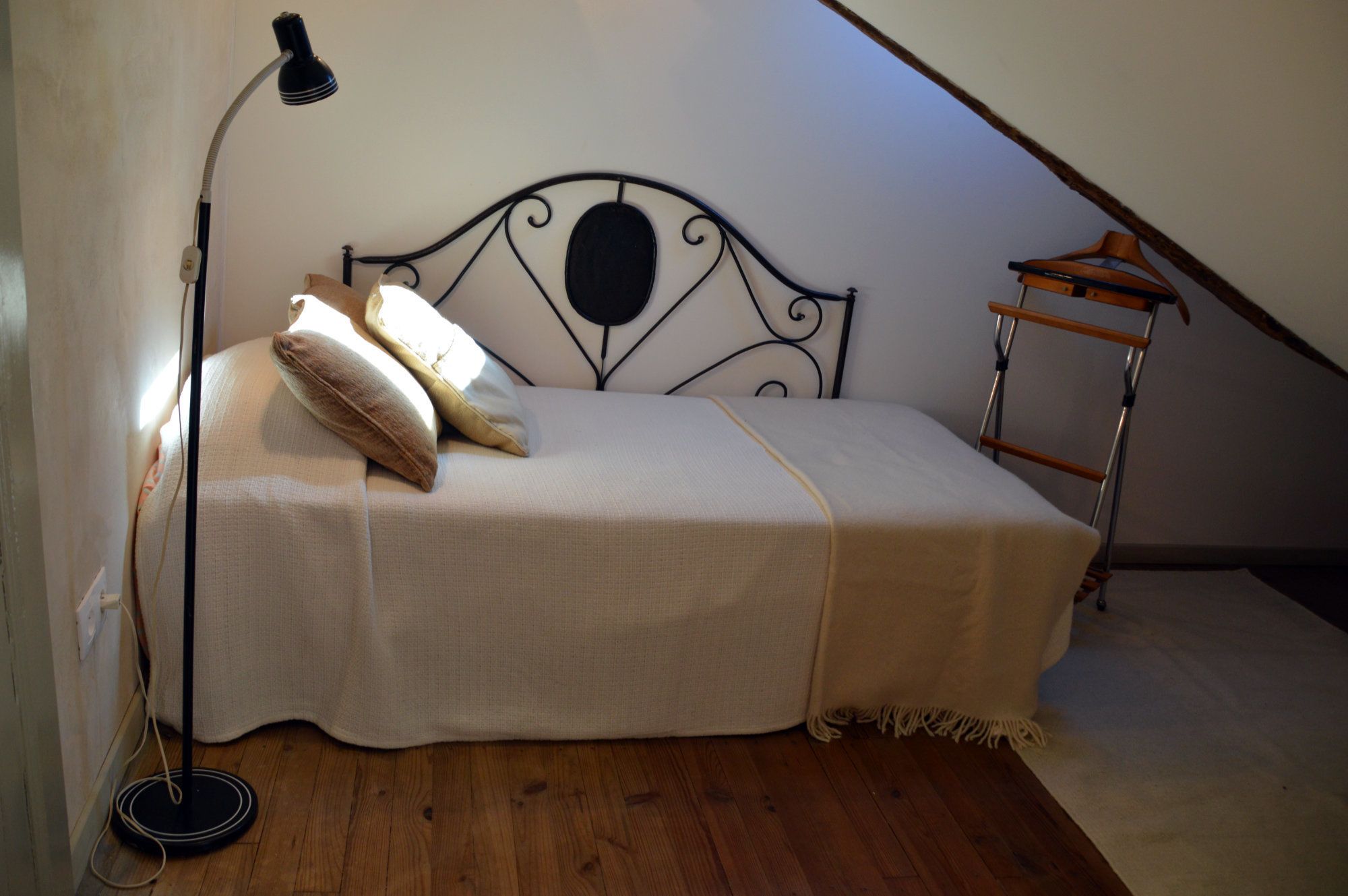 1 bedroom, premium bedding, desk, blackout curtains