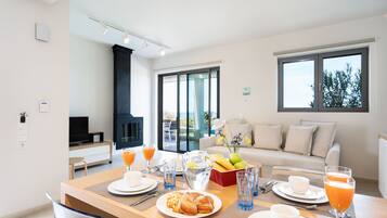 Villa (Arismari) | Cuisine privée | Grand réfrigérateur, four, plaque de cuisson, lave-vaisselle