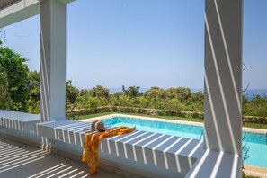 Villa (Arismari) | Terrace/patio
