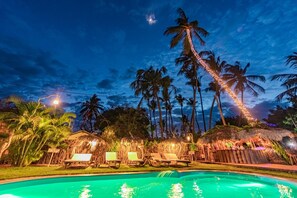Outdoor pool, sun loungers - Pousada Titas (Cajueiro da Praia)