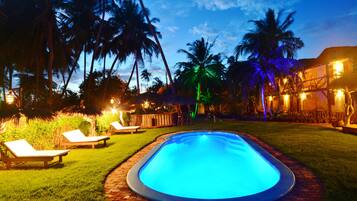 Outdoor pool, sun loungers