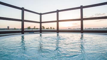 Bồn tắm spa ngoài trời