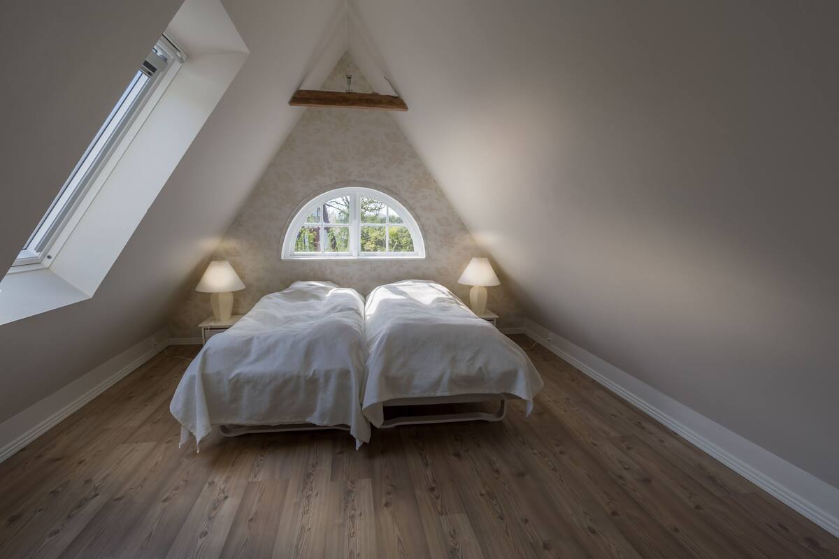 Deluxe House, Annex Building | WiFi, individually furnished, bed sheets