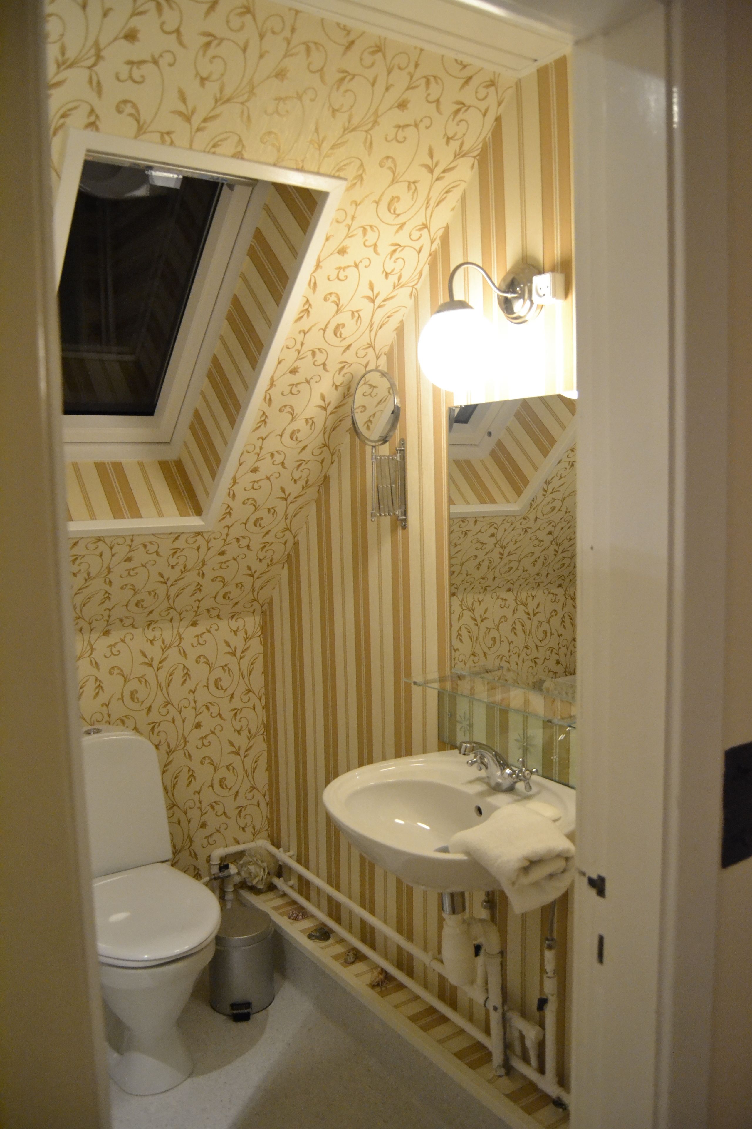 deluxe suite, 1 king bed with sofa bed, balcony, beach view | bathroom | towels, toilet paper