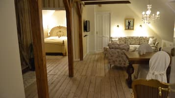 Deluxe Suite, 1 King Bed with Sofa bed, Balcony, Beach View | Living area